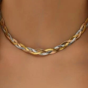 Tri-coloured necklace